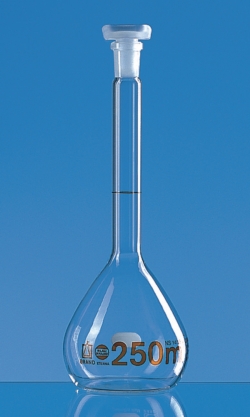 Obraz Volumetric flasks, boro 3.3, class A, amber graduations, with PP stoppers, incl. USP individual certificate